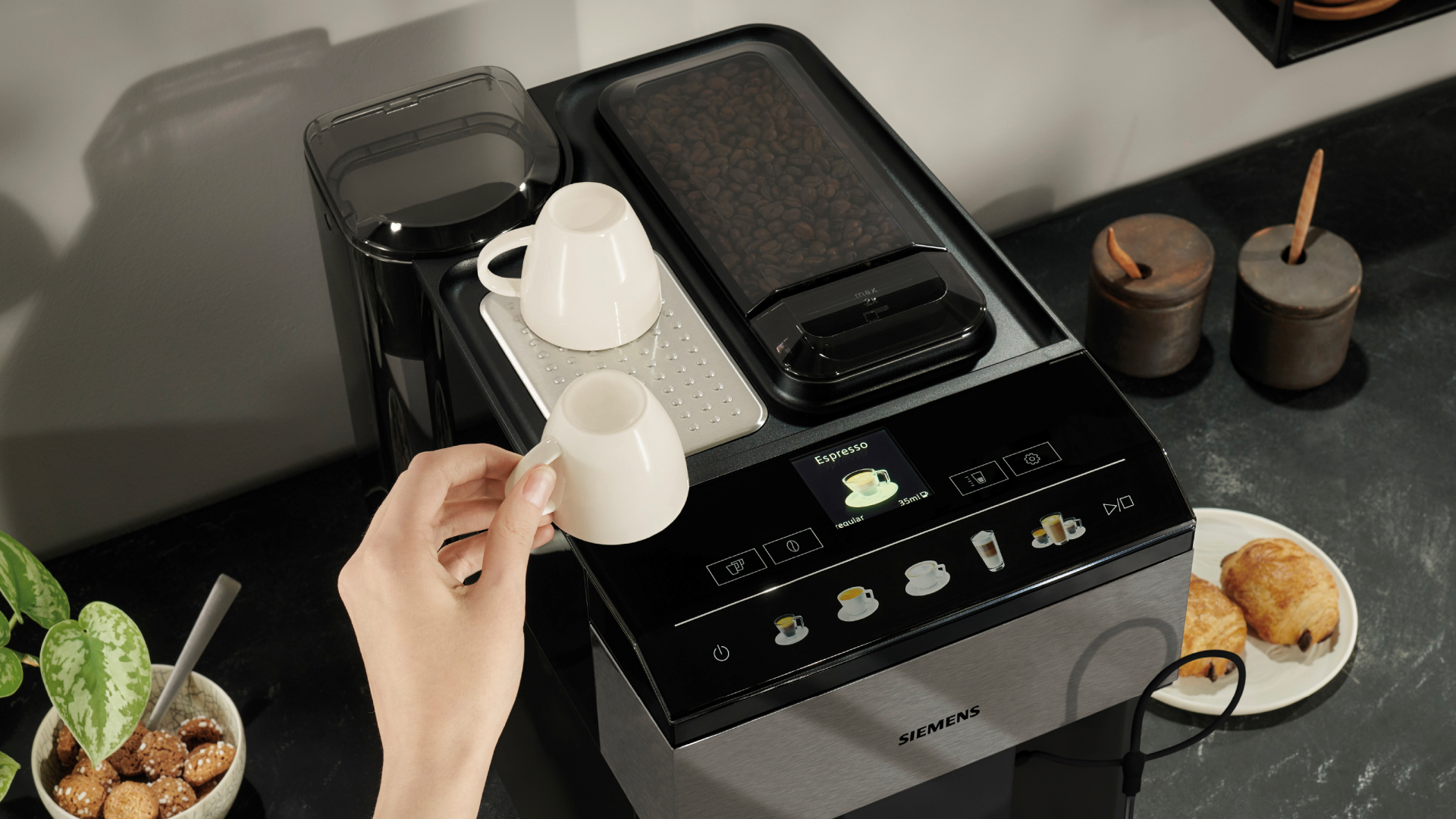 SIEMENS EQ500 espresso machine - TP517DF3